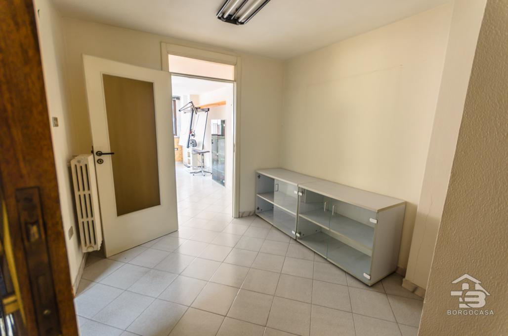 Ufficio in Via Ospedale Orsini, 47 - Manfredonia  Zona Centro Storico, Manfredonia, {3} - Foto 1