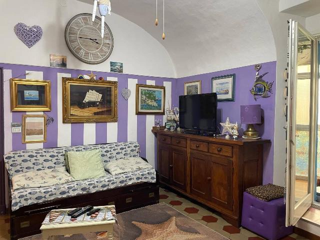 4-room flat in Lungomare Cristoforo Colombo, Imperia - Photo 1