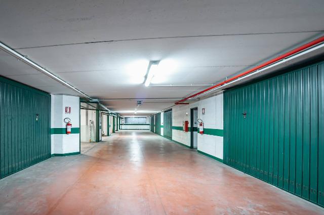 Palazzina commerciale in Via Giardini Sud 52, Pavullo nel Frignano - Foto 1