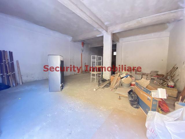 Warehouse in {3}, Via Giotto - Photo 1