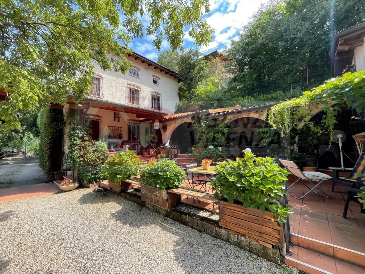Villa in vendita a Castelgomberto