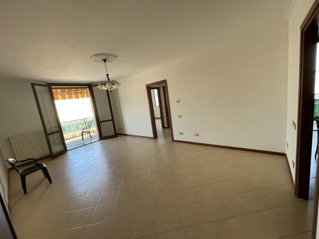 4-room flat in {3}, - Photo 1