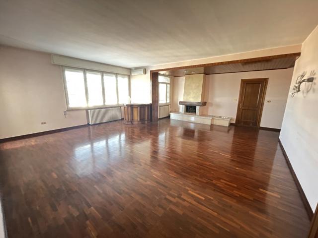 Vierzimmerwohnung, Suzzara - Foto 1