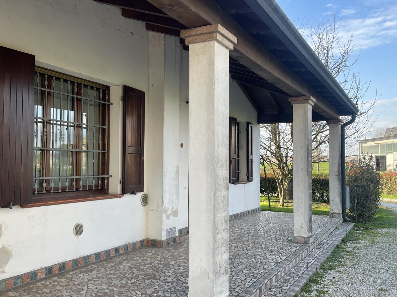 Villa in vendita a Motteggiana