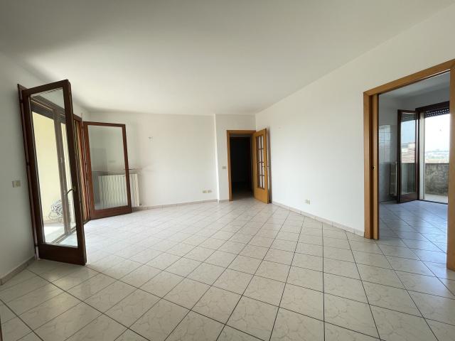 4-room flat, Suzzara - Photo 1