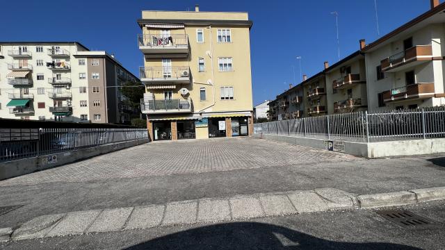 Shop in {3}, Chioggia Via Toliatti - Photo 1