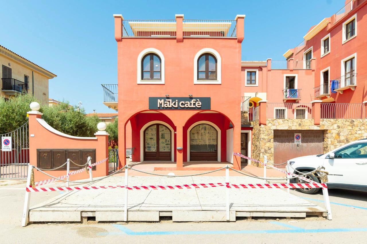 Negozio in Via Giovanni da Verrazzano, Golfo Aranci, {3} - Foto 1
