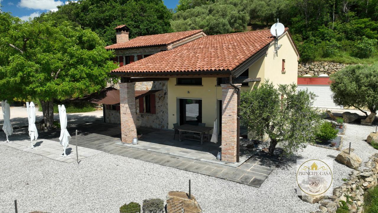 Casale in vendita a Arqua' Petrarca
