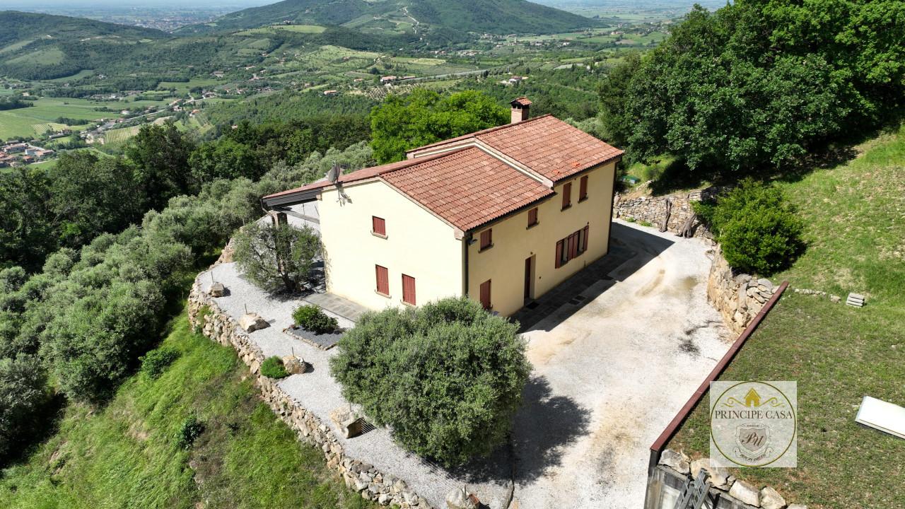Casale in vendita a Arqua' Petrarca