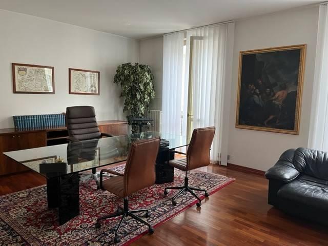 Apartament in Via Dottor Carrobbio 15, Varese - Photo 1