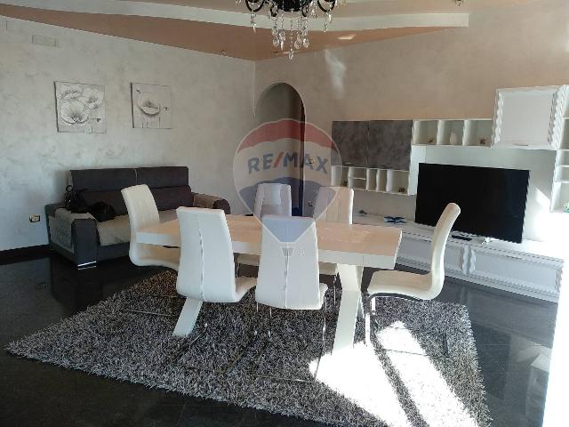 4-room flat in Via Umberto Giordano 22, Manfredonia - Photo 1