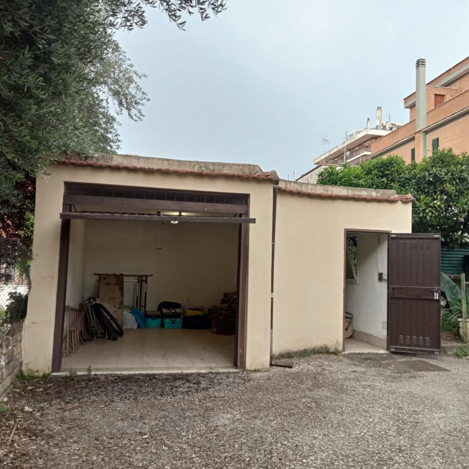 Garage in vendita a Roma