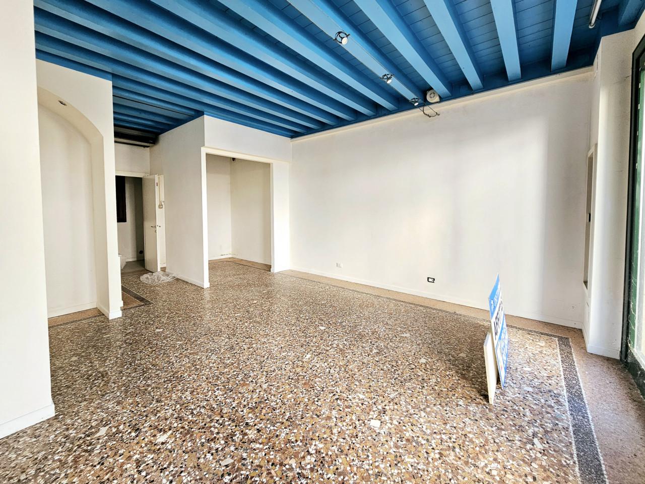 Negozio in Via Molini, Este, {3} - Foto 1