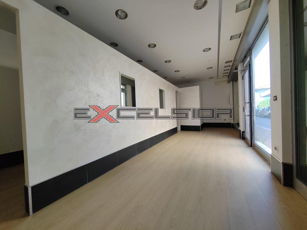 Negozio in Via G. Matteotti N. 20 Bis - Cavarzere (Ve), Cavarzere, {3} - Foto 1