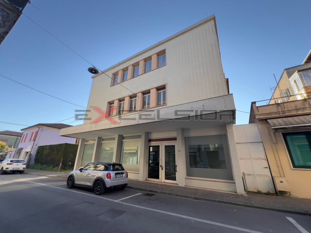 Negozio in Via G. Matteotti N.20 Bis - Cavarzere (Ve), Cavarzere, {3} - Foto 1