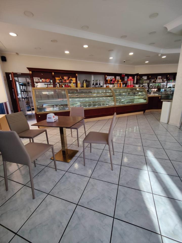 Pasticceria in Via Paolo Baratta, Battipaglia, {3} - Foto 2
