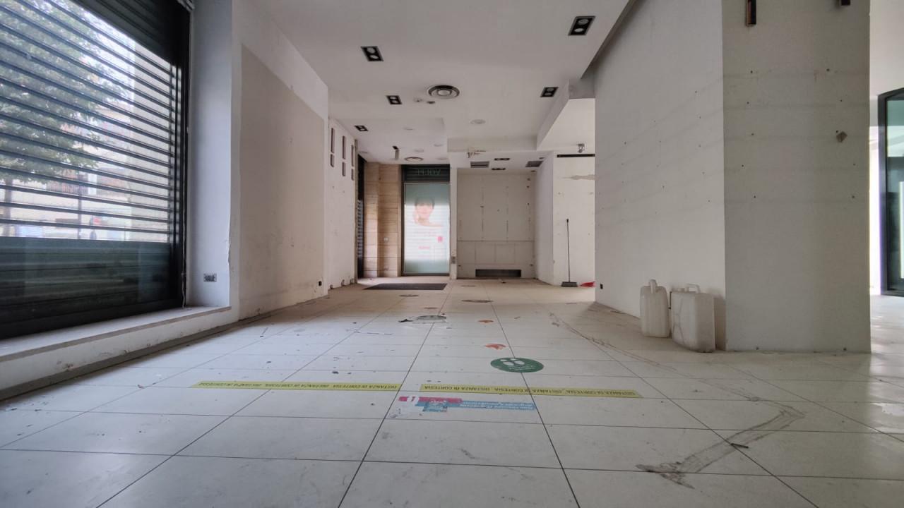 Negozio in Viale Amendola, Eboli, {3} - Foto 2
