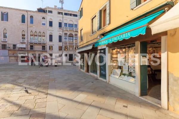 Tempo libero in Campo San Maurizio, Venezia, {3} - Foto 1