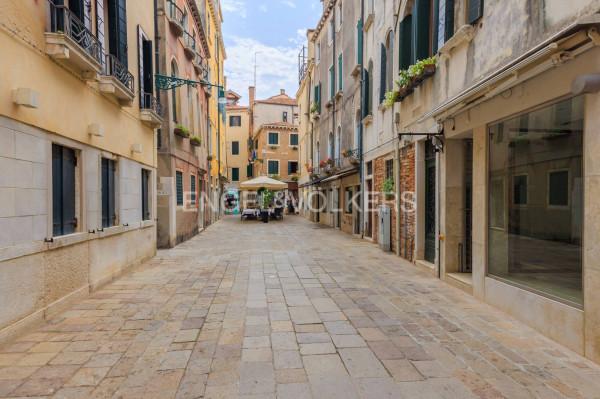 Negozio in Calle De La Mandola, Venezia, {3} - Foto 2