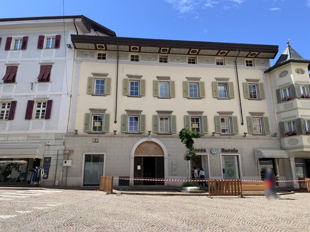 Esercizio commerciale in Piazza Granda, Cles, {3} - Foto 1
