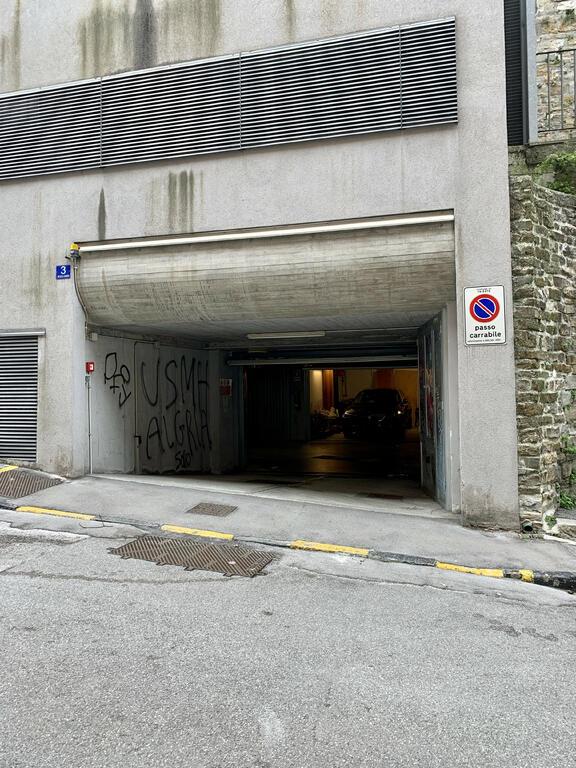 Posto auto in vendita a Trieste