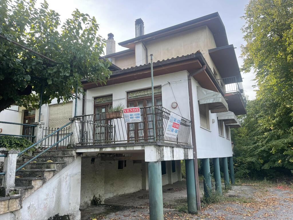 Esercizio commerciale in vendita a Savogna D'Isonzo