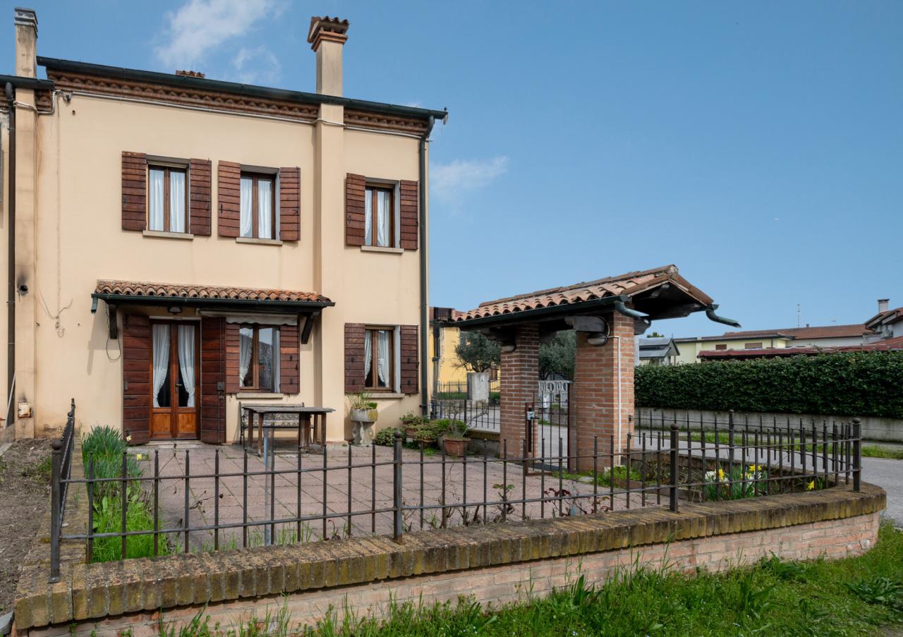 Villa a schiera in vendita a Pozzonovo
