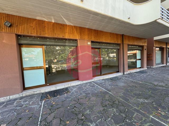 Negozio in Piazza Aldo Moro, Gambettola, {3} - Foto 1