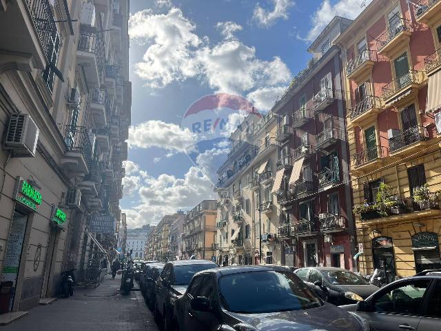 Geschäft in Via Generale Girolamo Cala' Ulloa 13, Napoli - Foto 1