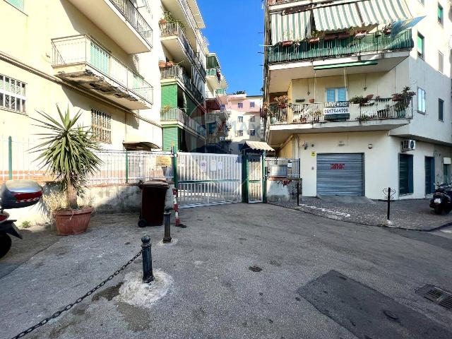 Vierzimmerwohnung in Via Giovanni Paladino 16-18, Portici - Foto 1