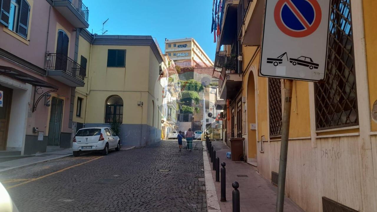 Negozio in Traversa III di Via Cappuccini, Pozzuoli, {3} - Foto 1