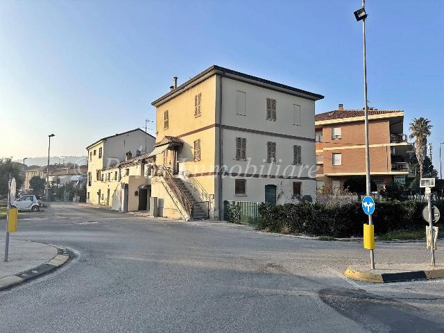 Detached house in Viale delle Regioni, Porto San Giorgio - Photo 1