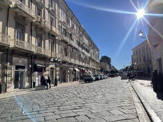 Geschäft in Piazza Gabriele Pepe, Campobasso - Foto 1