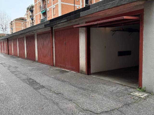 Garage or car box in Via Costantina 19, Bergamo - Photo 1