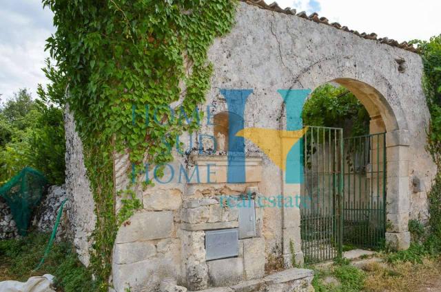 Country house or cottage, Noto - Photo 1