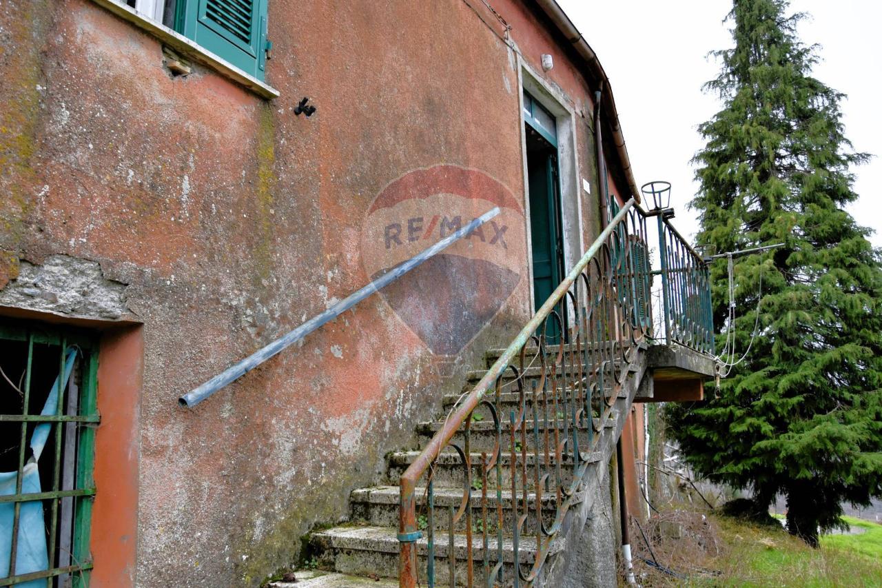 Casa indipendente in vendita a Varese Ligure