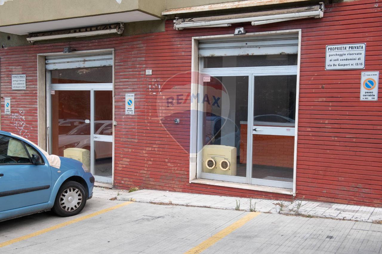Negozio in Via Alcide De Gasperi 13 E 15, Ancona - Foto 1
