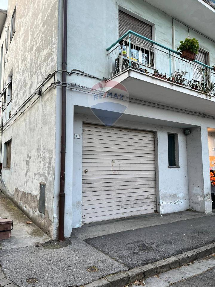 Magazzino in Viale della Vittoria 11/B, Jesi - Foto 1