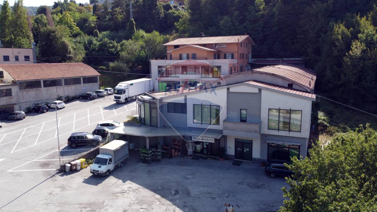 Negozio in Frazione San Giovanni Battista 69-70, Arcevia - Foto 1