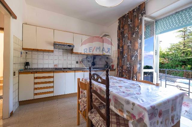 Trilocale in Via Alcide De Gasperi 32, Cupramontana - Foto 1