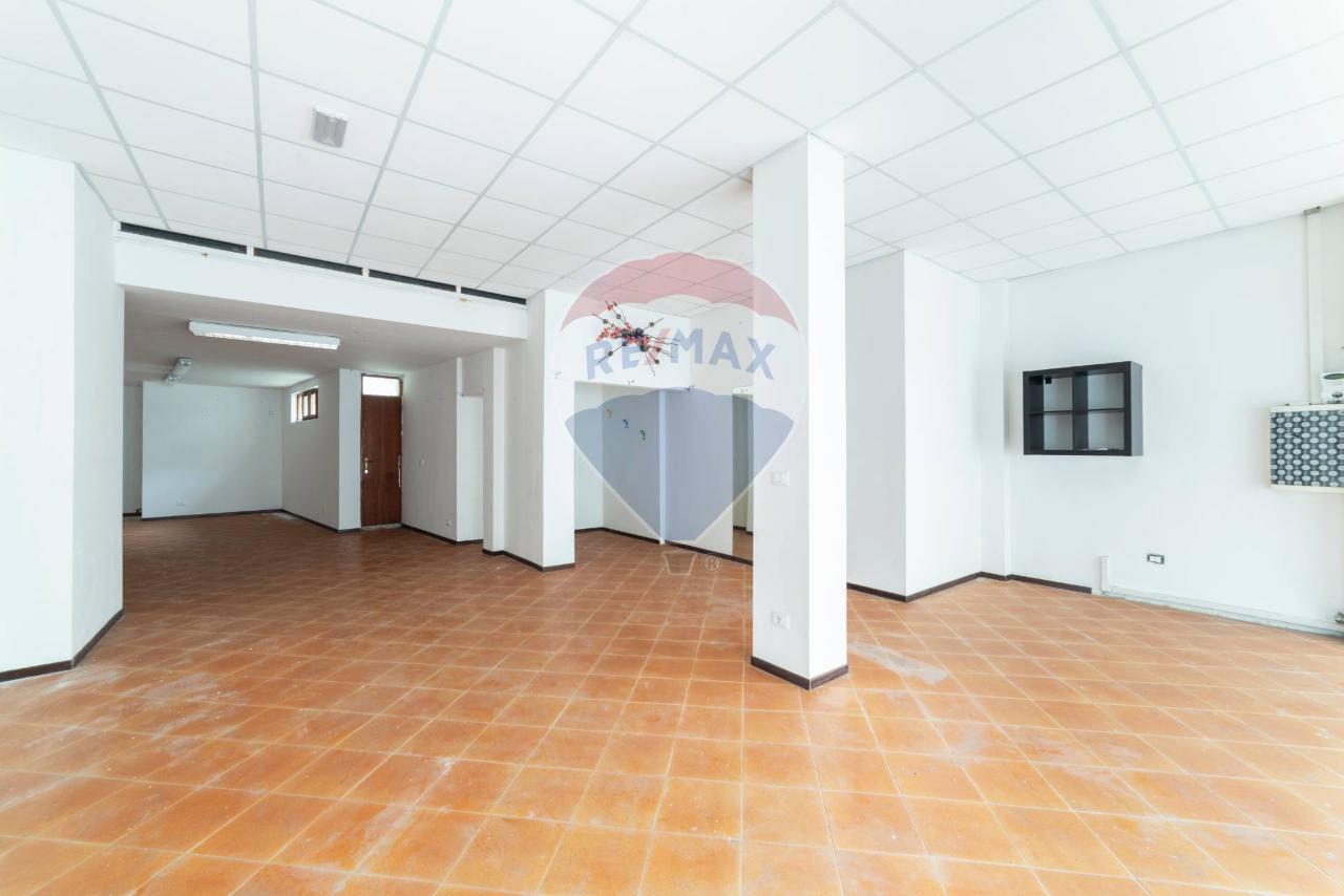 Negozio in Via Flaminia 555, Falconara Marittima - Foto 1
