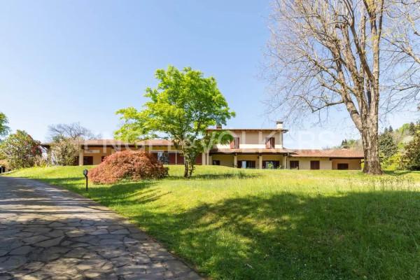Villa plurifamiliare in vendita a Laveno Mombello