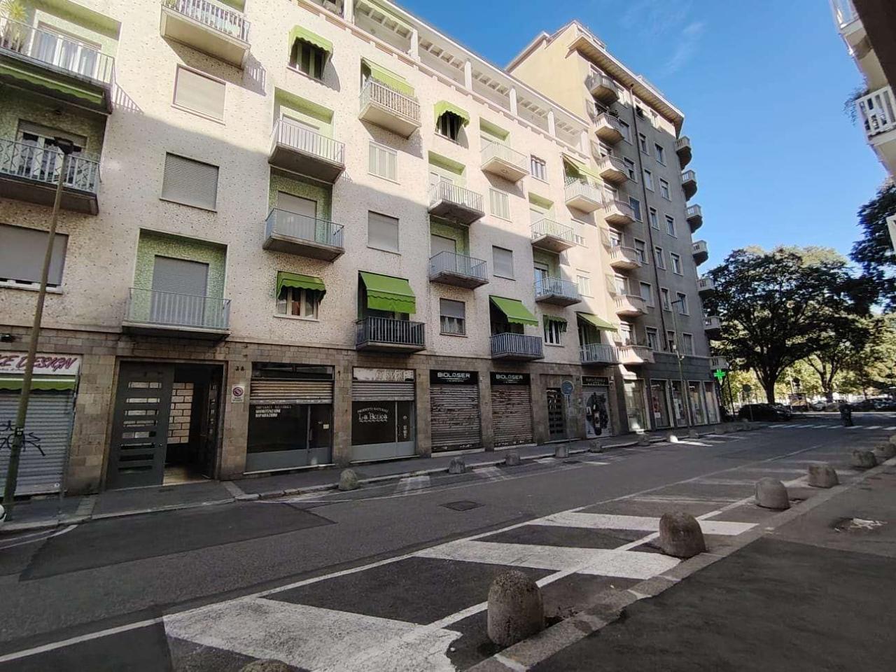 Negozio in Via Sagra di San Michele 38, Torino, {3} - Foto 1
