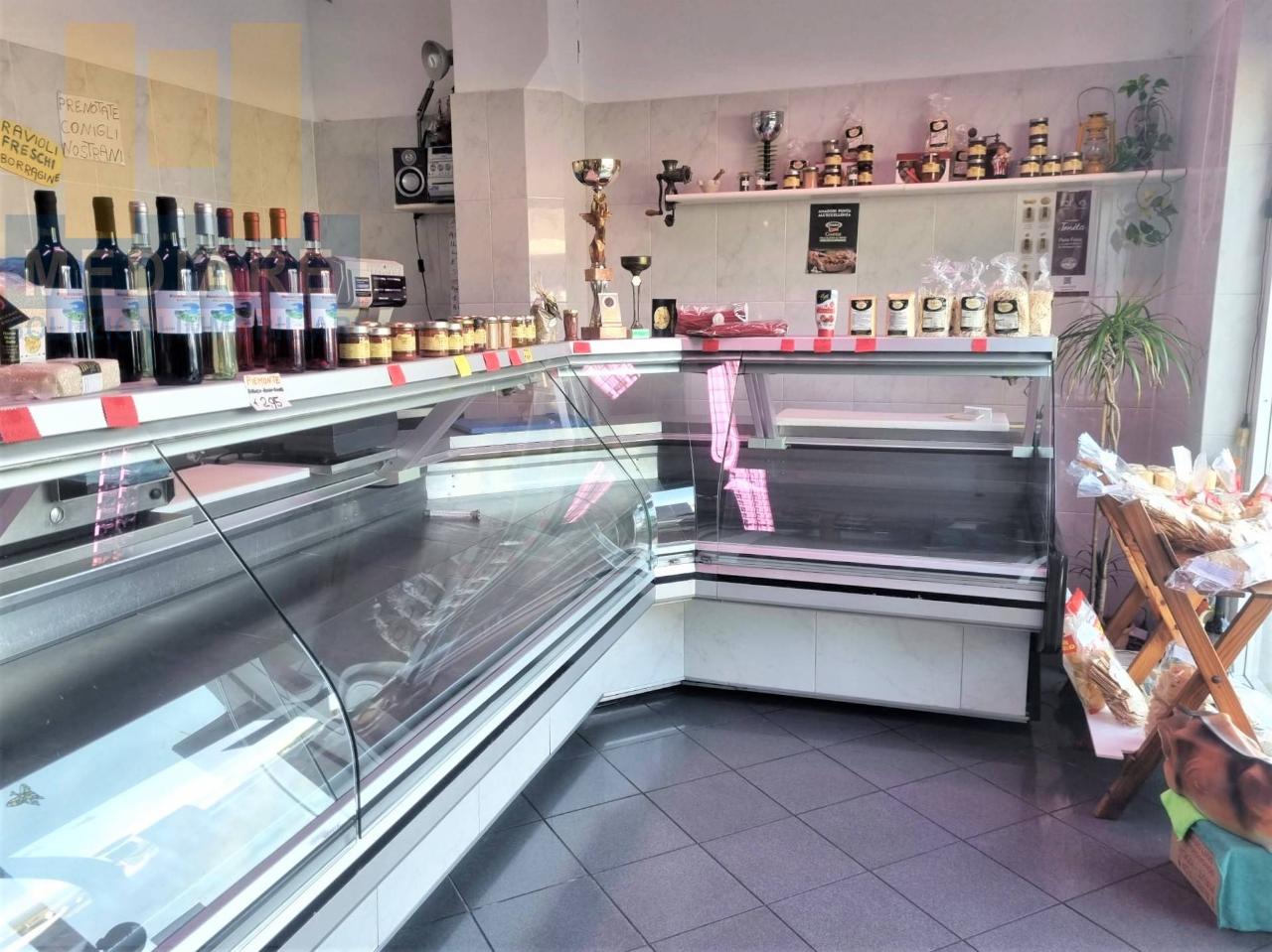 Esercizio commerciale in Viale 25 Aprile 191, Pietra Ligure, {3} - Foto 2