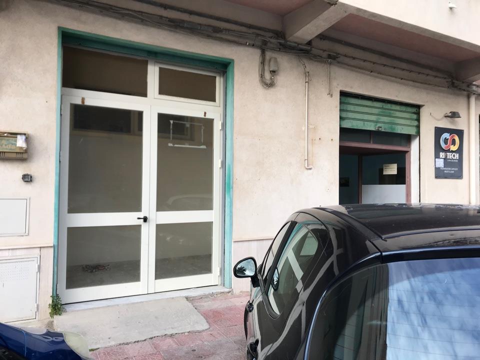 Negozio in Via Pietro Nenni 28, Agrigento, {3} - Foto 1