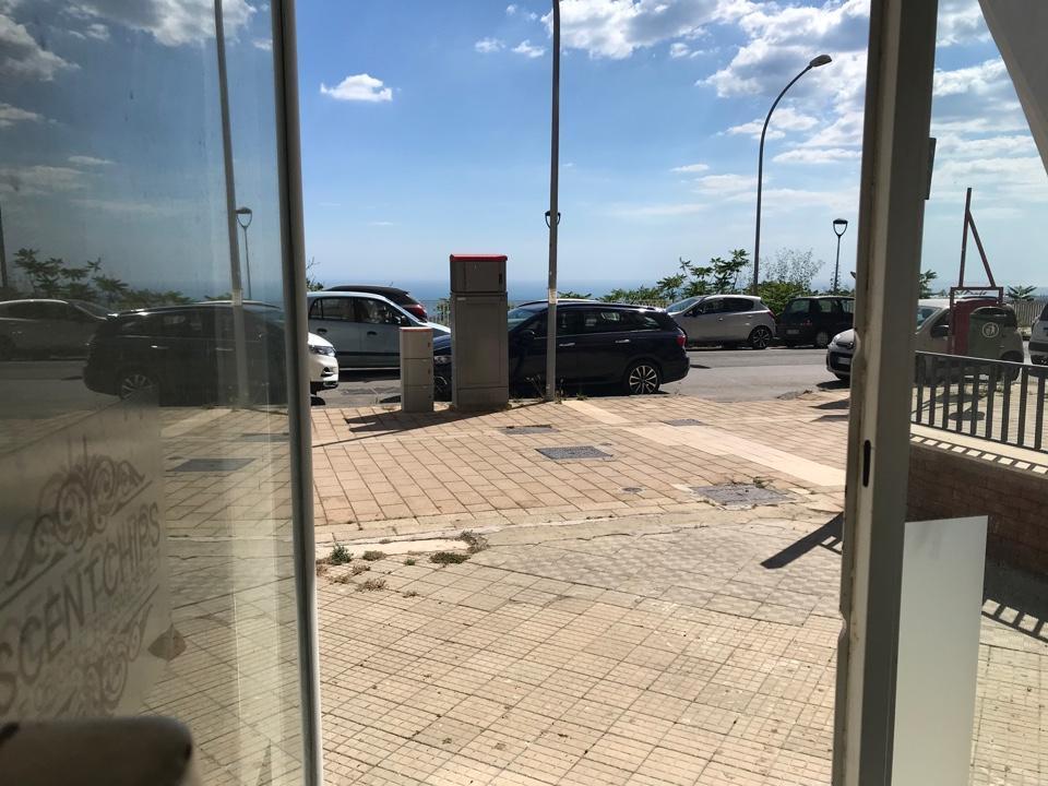 Negozio in Viale della Vittoria 247, Agrigento, {3} - Foto 2