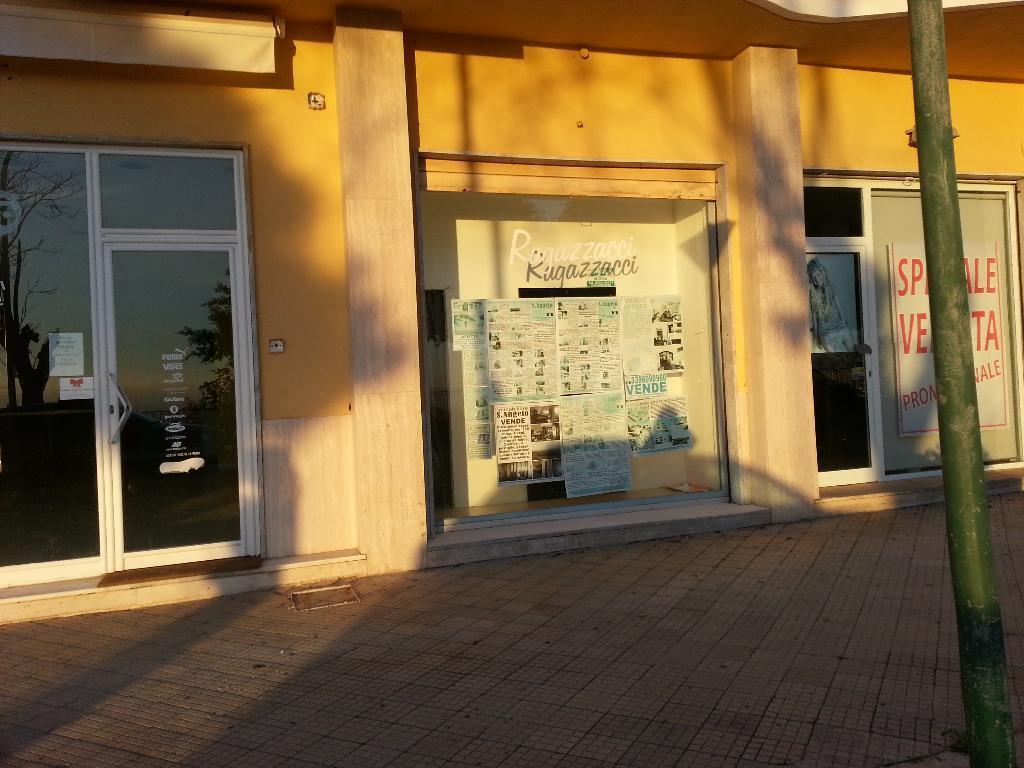 Negozio in Viale della Vittoria 245, Agrigento, {3} - Foto 1