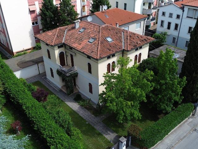 Villa in Viale Battaglione Framarin 94b, Vicenza - Foto 1