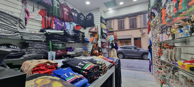 Shop in Piazza del Duomo, Firenze - Photo 1