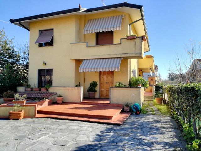 Villa in Via Fivizzano, Massa - Foto 1